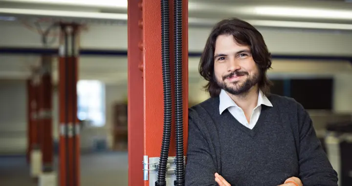 谷歌招了一个“全职哲学家”：算力解决不了的难题，交给了文科生