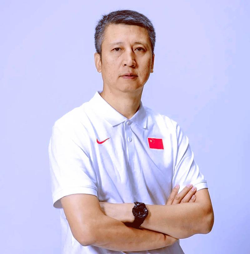 中国男篮vs日本男篮 赵四风流朱五狂，翩翩胡蝶最当行。温柔乡是英雄冢，那管东师入