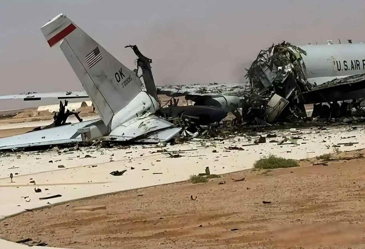 伊朗货轮停在港口不敢动，美军航母堵门口，谈判刚破就动手

4月11号到12号，美