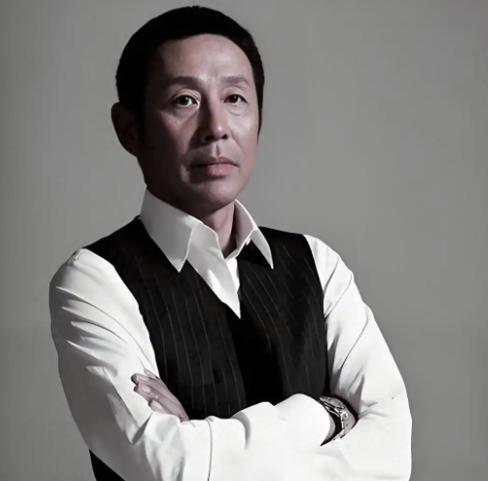 陈道明说得很扎心的一段话："人根本不用养老，能吃、能走、能动、能自理，怎么都是自