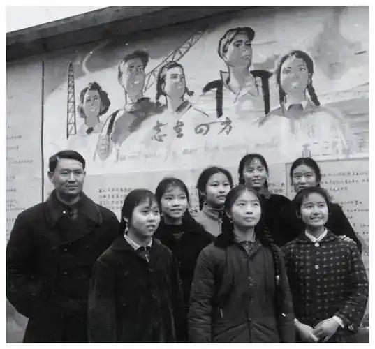 [微风]1969年，公社里丢了54元，16岁知青背了黑锅，失去返城机会。然而，他