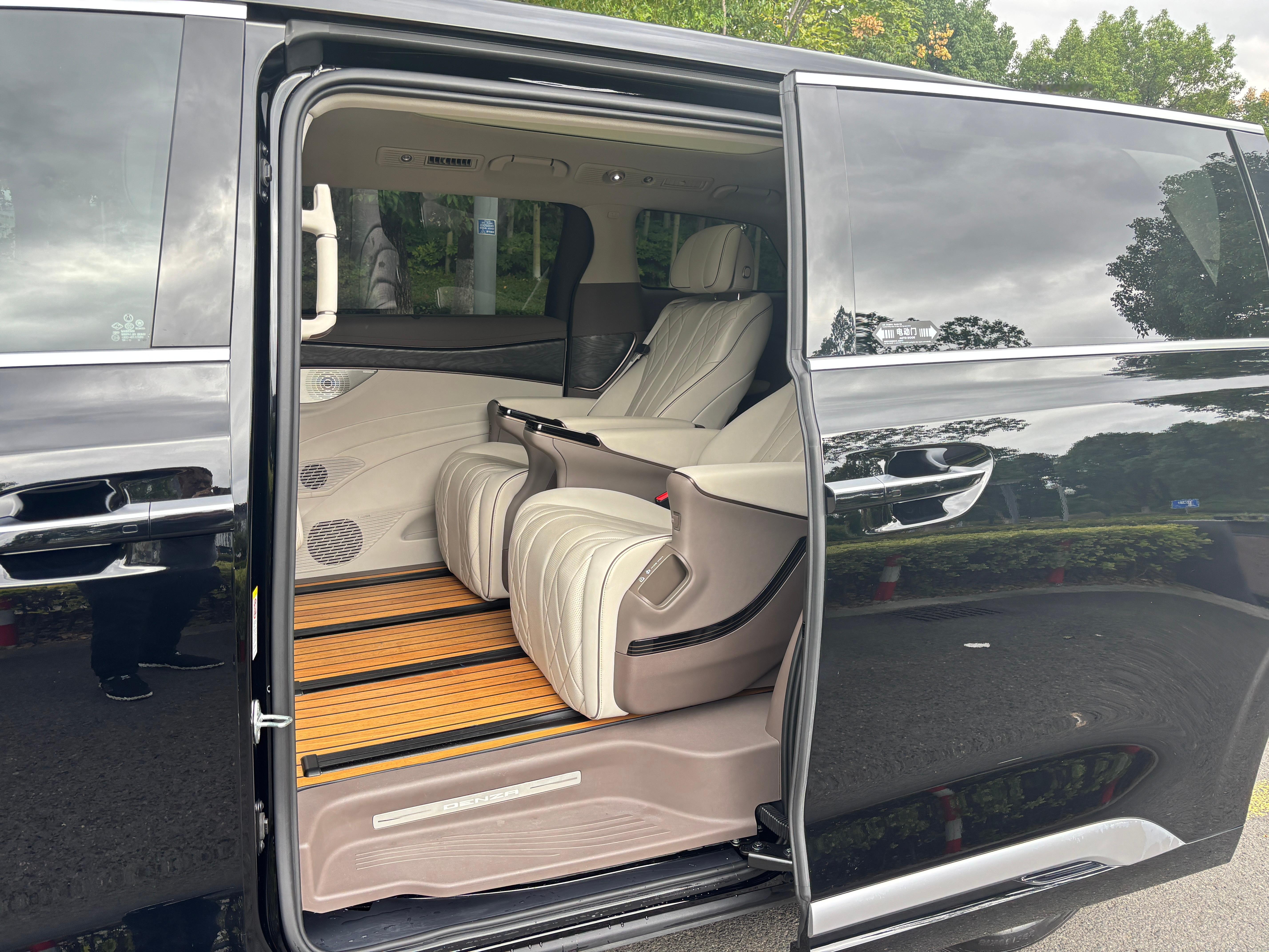 腾势D9已经安全行驶8万多公里，0事故0理赔，国产MPV越做越好了 