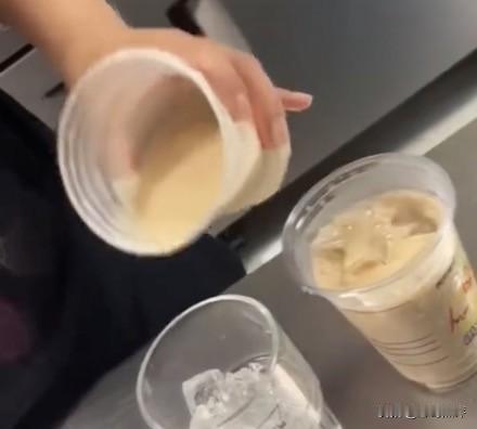 怪不得现在买个奶茶，基本上都是加冰的，原来背后有这么大的猫腻！最近有网友就曝光了