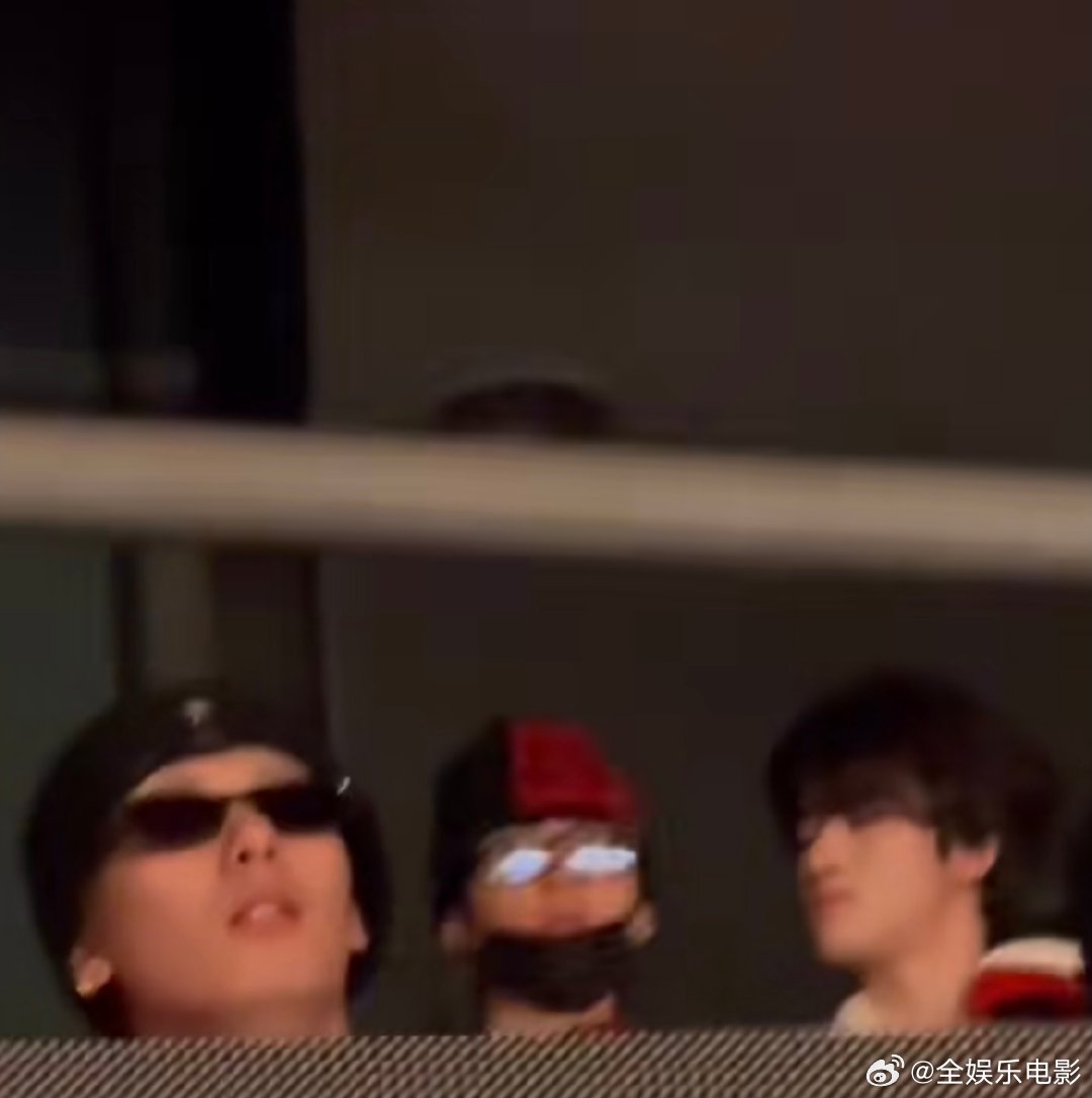 张峻豪去了黄子弘凡演唱会邓佳鑫去了黄子弘凡演唱会邓佳鑫张峻豪去了黄子弘凡演唱会 