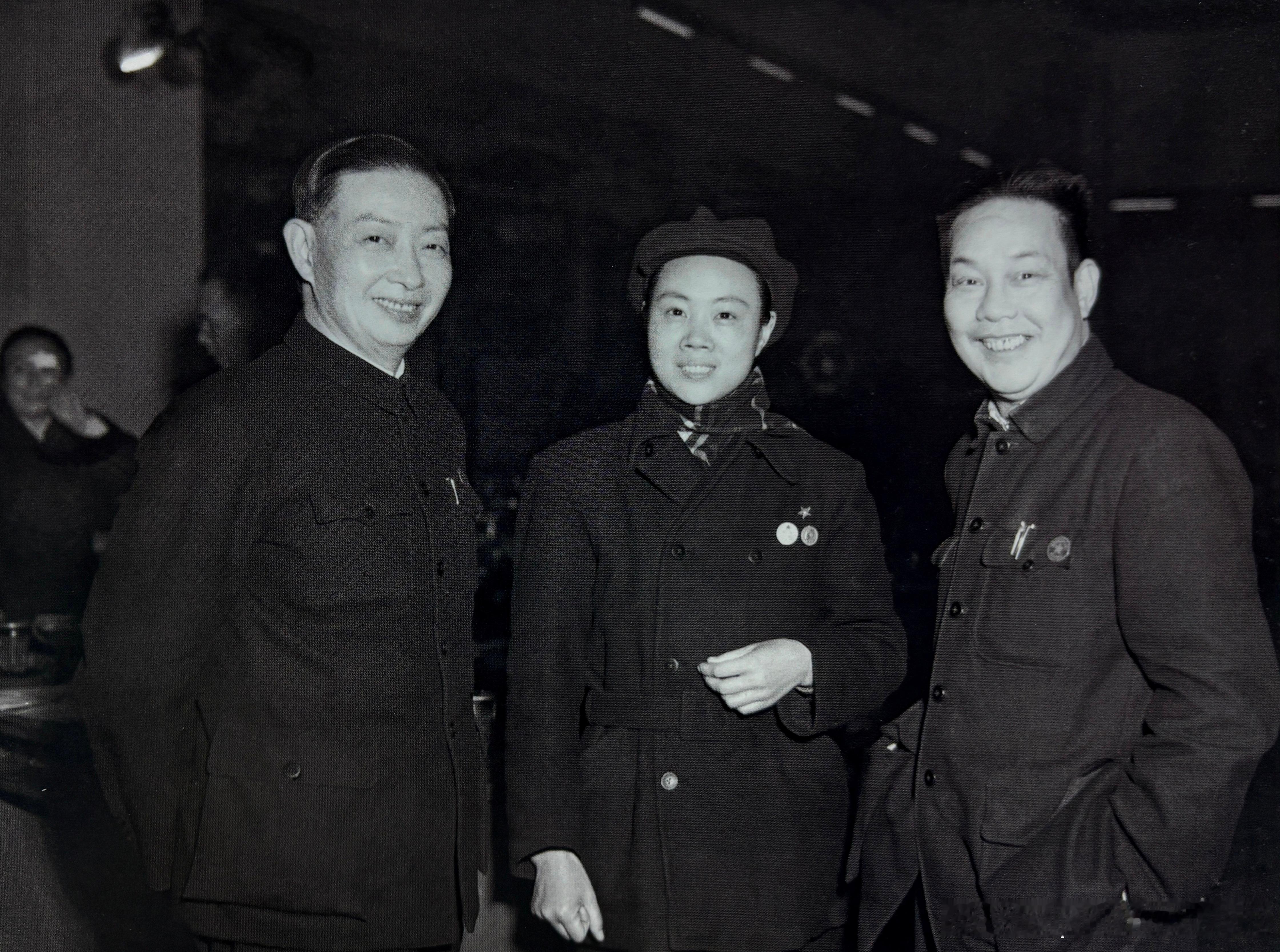 50年代初梅兰芳、范瑞娟、周信芳在政协会议上历史影像 ​​​