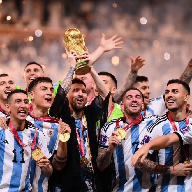 关于中国男足，何时能再进世界杯？

目前最乐观的预期是2034年，但2026年美