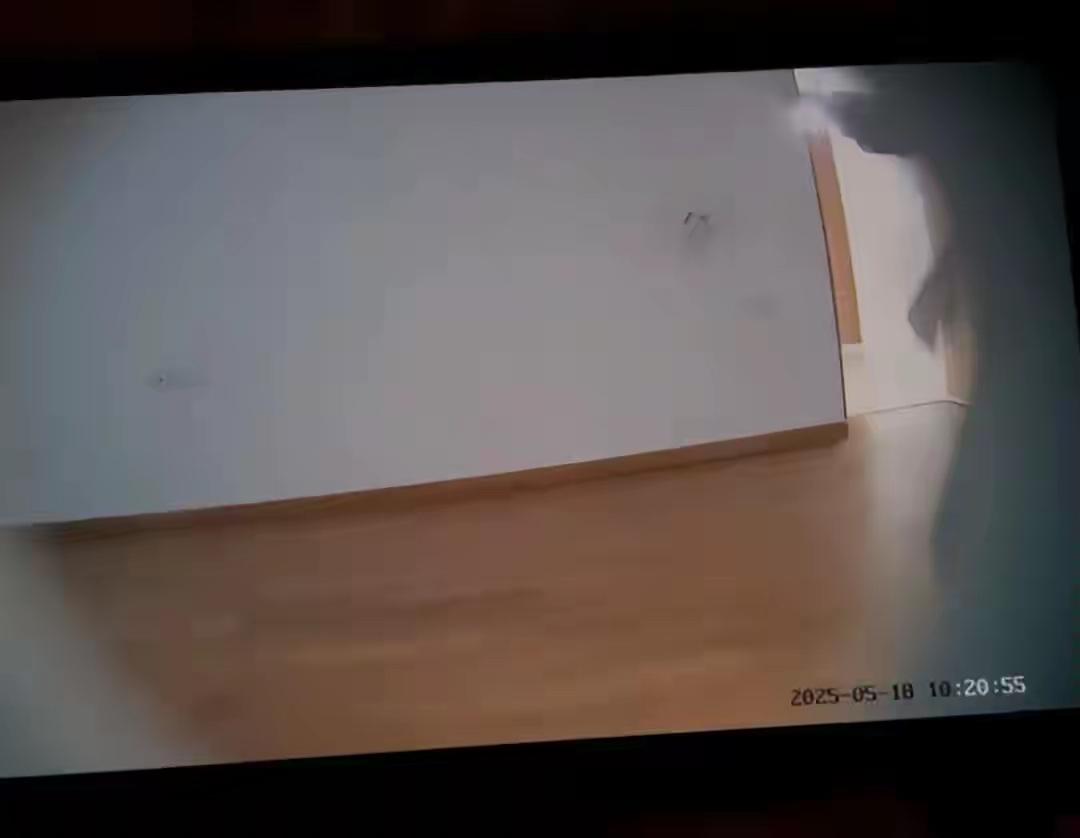 “渣掉渣了！”福建厦门，女子婚后，听从丈夫安排，去国外陪孩子读书，丈夫则留在国内