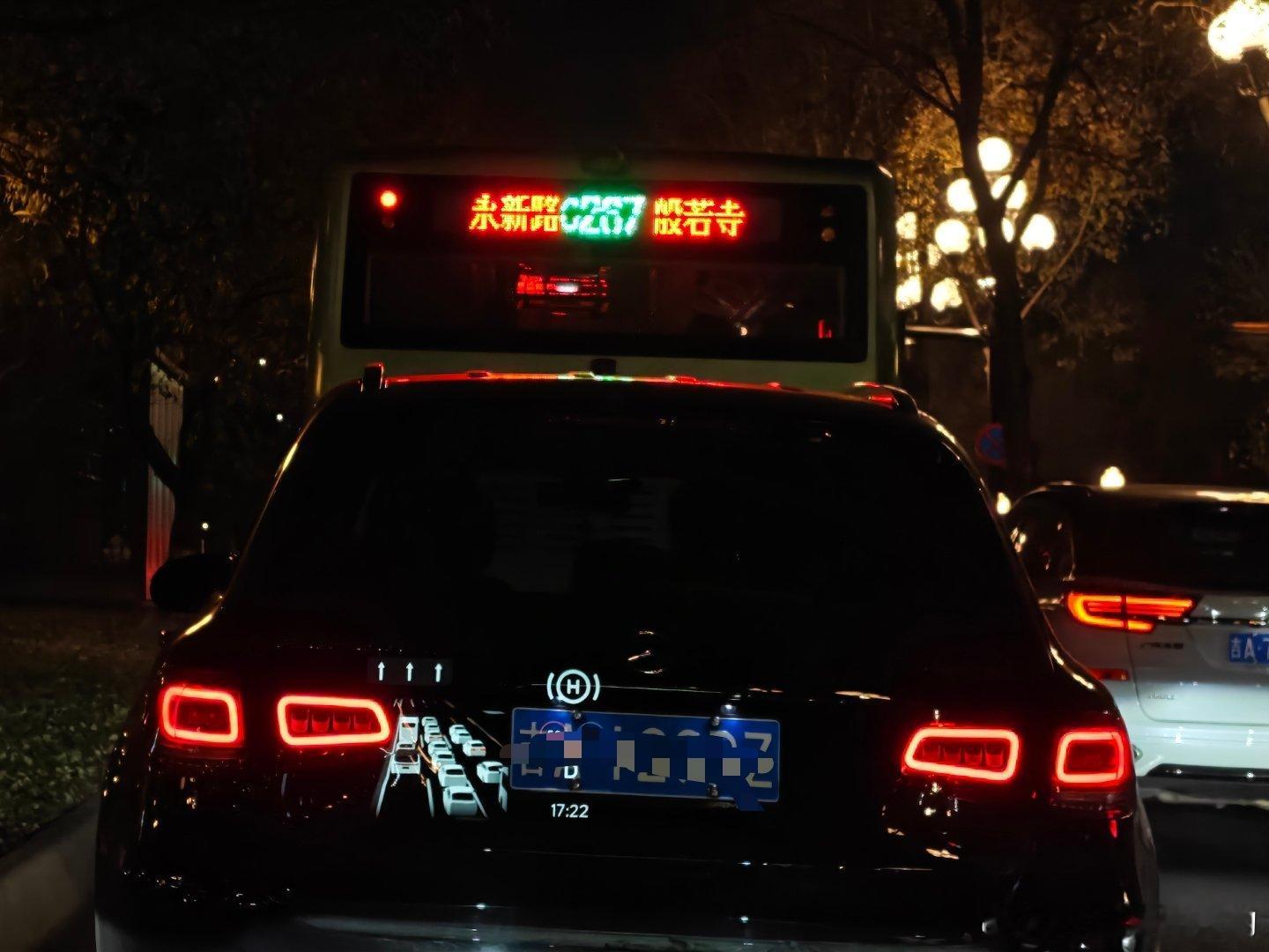 刚刚路上看到 这尾灯质感一流 