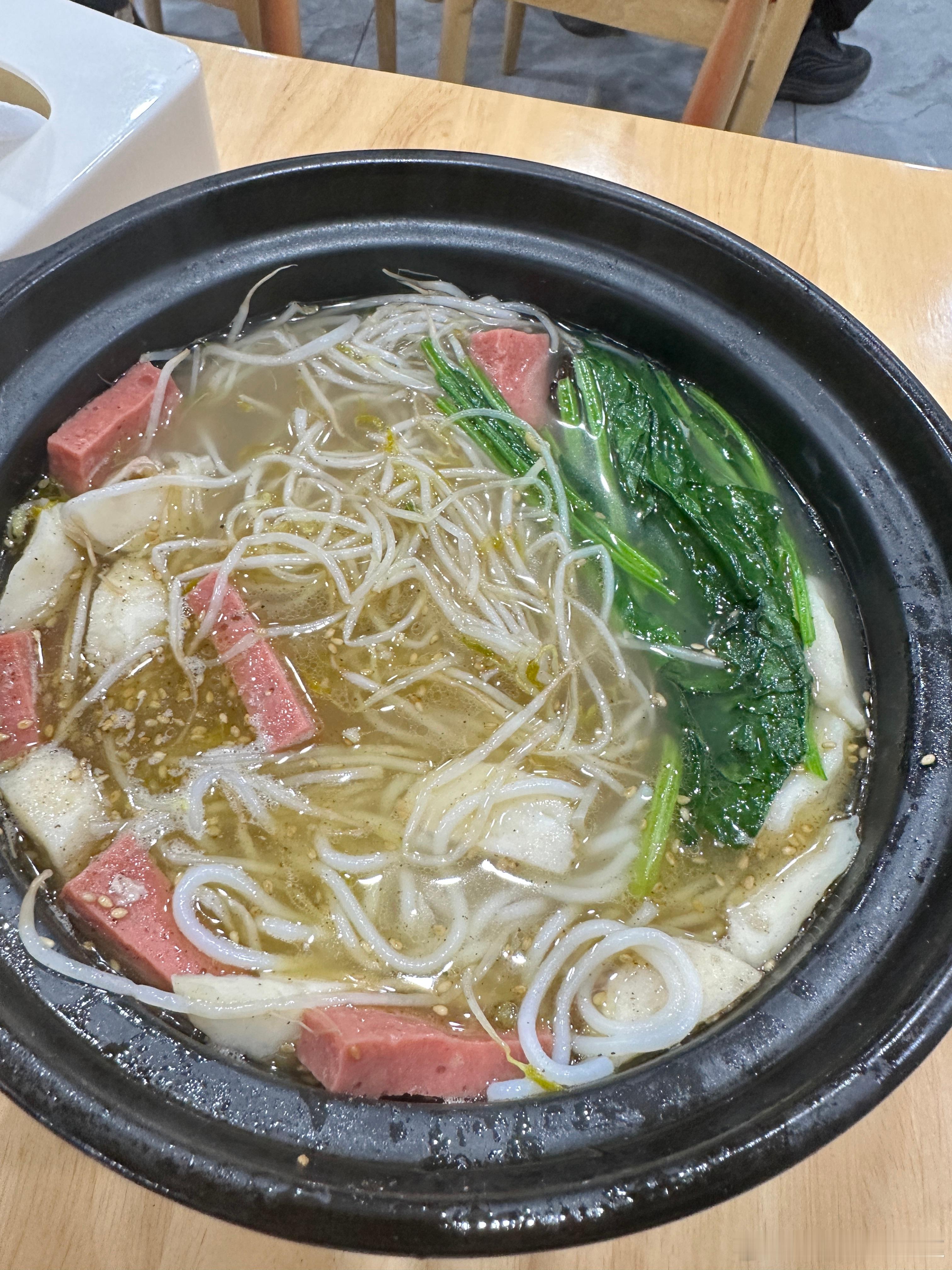 每日一餐分享[超话]  下雨天☔️吃热乎乎的米线 ​​​