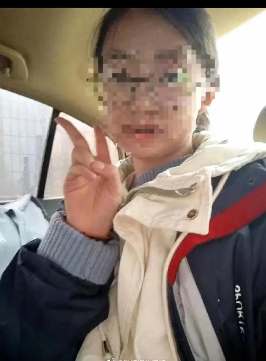 泪目！高考考了622分的江苏徐州女孩韩睿珊，她接到了南京药科大学的邀请，她的家人