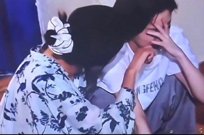 孙怡给人擦完眼泪又擦回人家身上孙怡给别人擦完眼泪又擦回人家身上 孙怡给人擦完眼泪