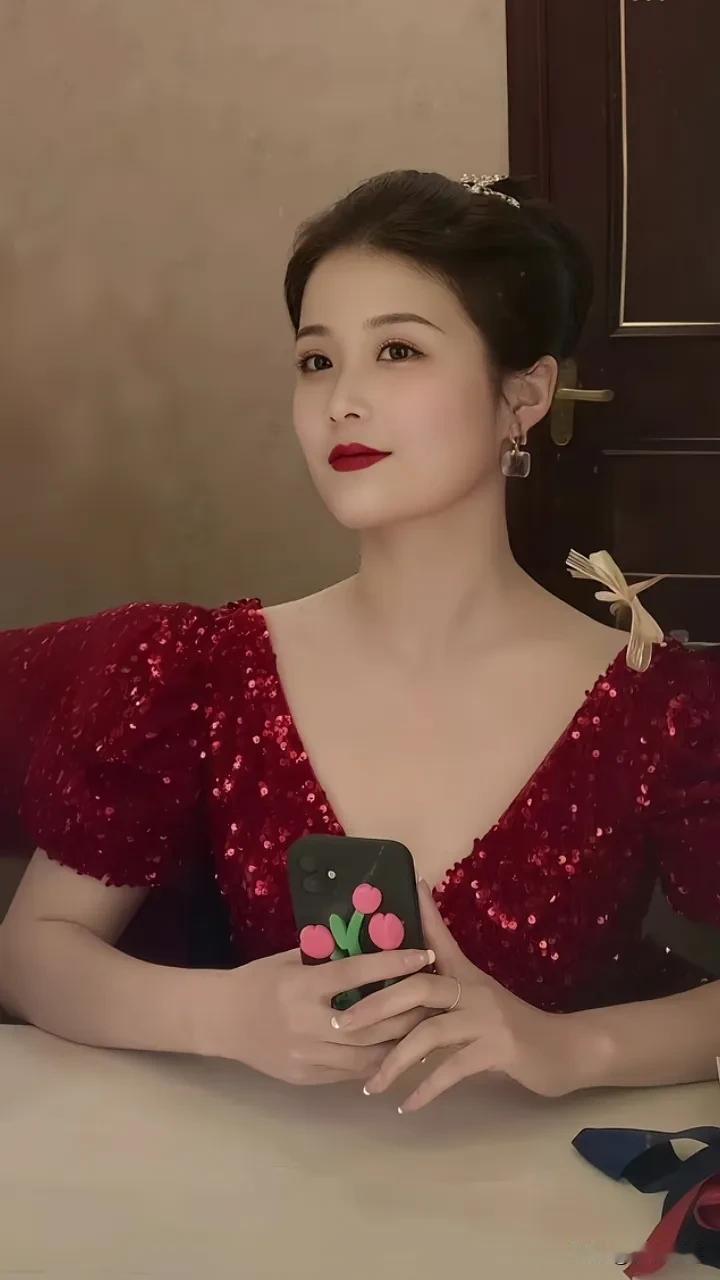 真是不明白，这么漂亮的妻子，丈夫为什么不懂得珍惜！妻子为了他班也不上，全心照顾孩