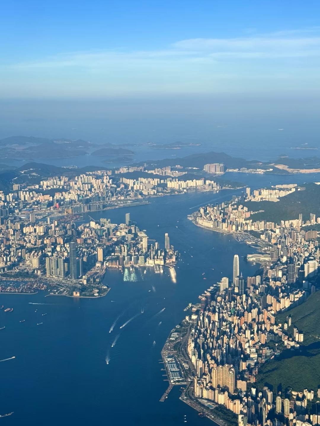 月全食香港到东京 左侧靠窗位置，俯瞰香港维多利亚港。美吧？看月全食时间9月7日2