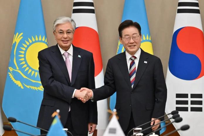 9月16日，韩国首次把中亚五国总统同时请到首尔，谈的东西已经不只是“买矿”。
