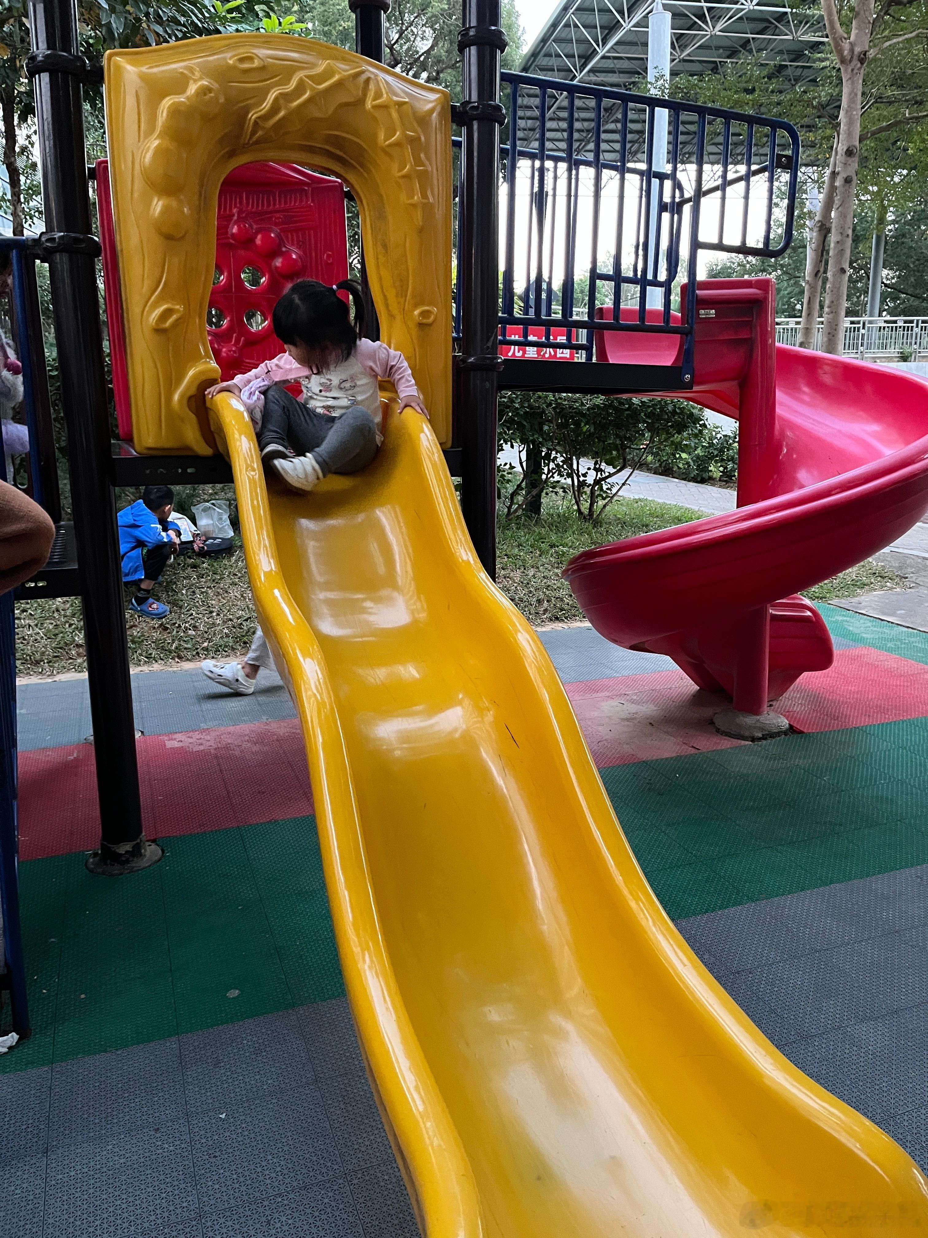 在3岁小孩子的世界里，一块钱可以买很多东西。只要是她想买的东西，她认为一块钱就够