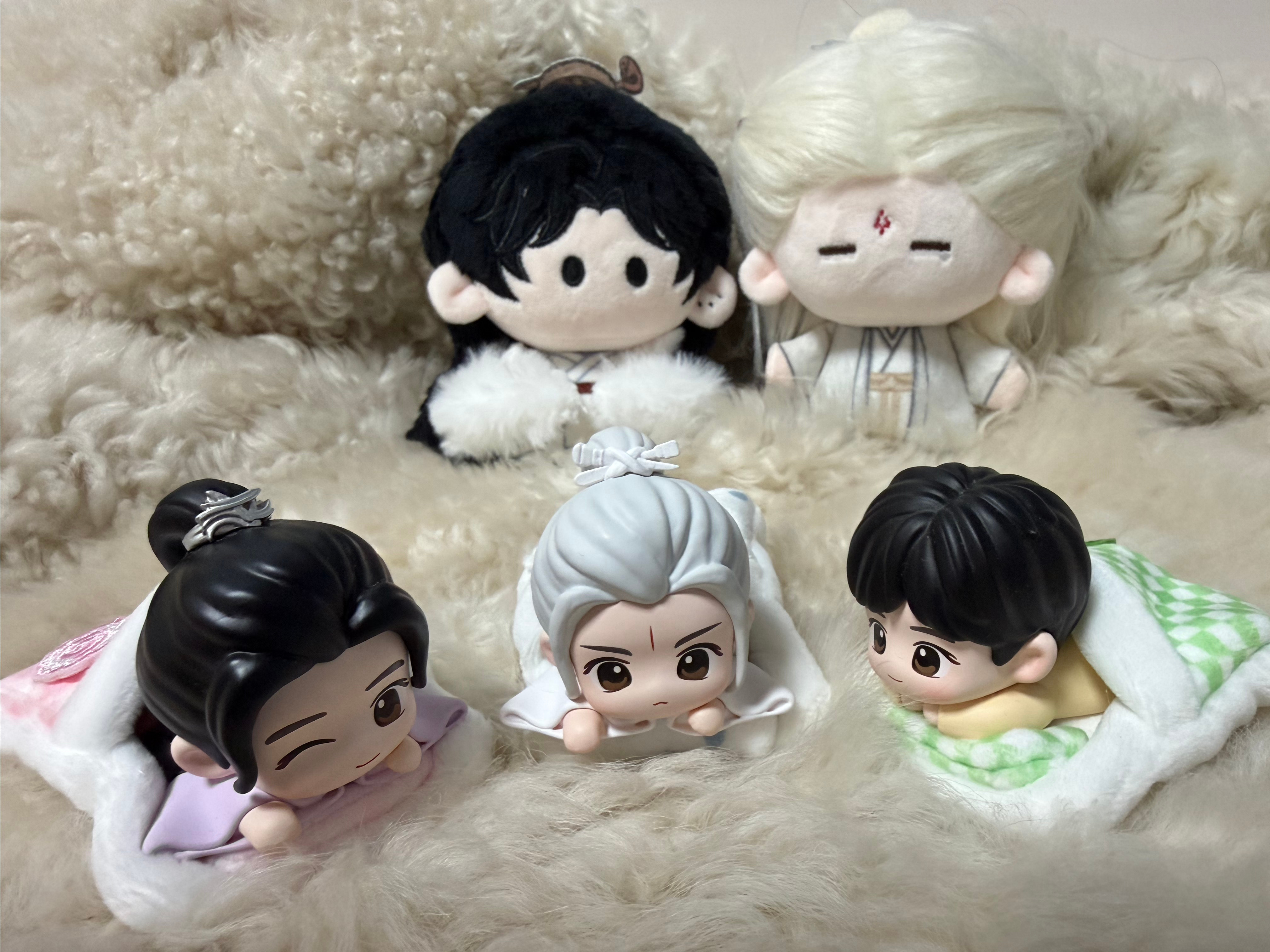 孩子们天冷钻被窝了 