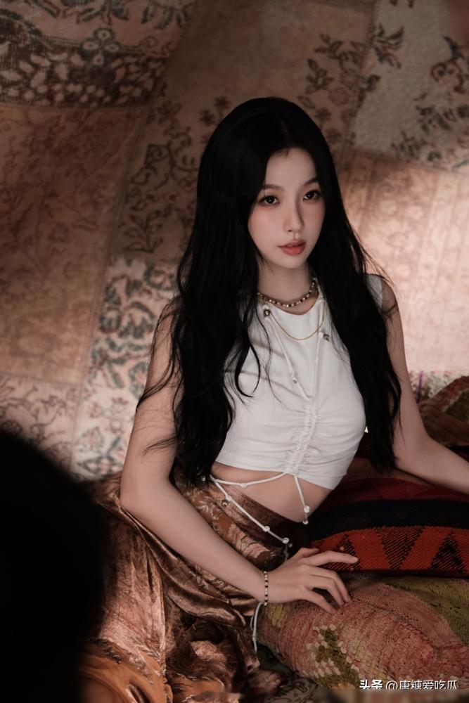 刚合作完一部爆款，转头就“档期冲突”辞演下一部。
这个理由，连标点符号都透着敷