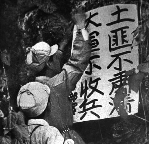 1950年，井冈山“剿匪”，匪首居然是1927年围剿红军的肖家壁！

1950年