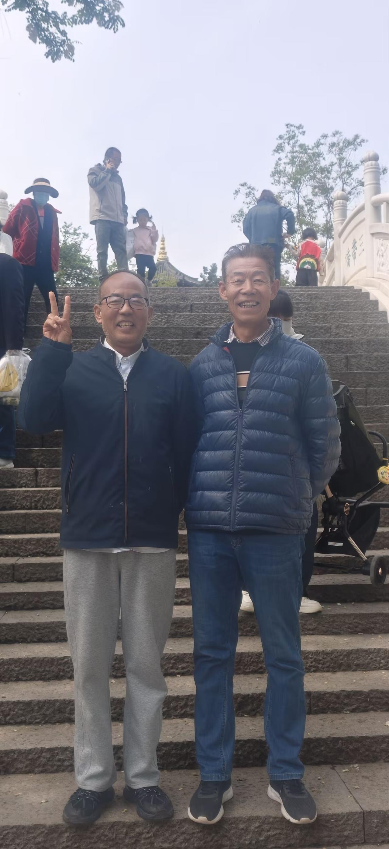 魅力西安—巧遇兴庆宫

春暖花开季，​风和日丽时，在兴庆宫公园遛弯，巧遇当年在西
