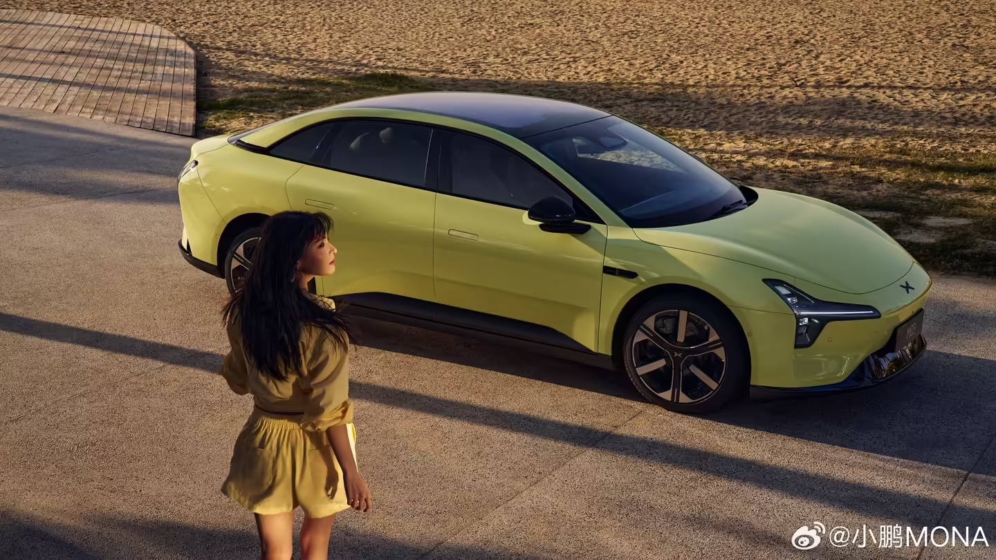 2026款小鹏MONA M03新增罗兰紫、牛油果绿车色。原车11.98万起，定位