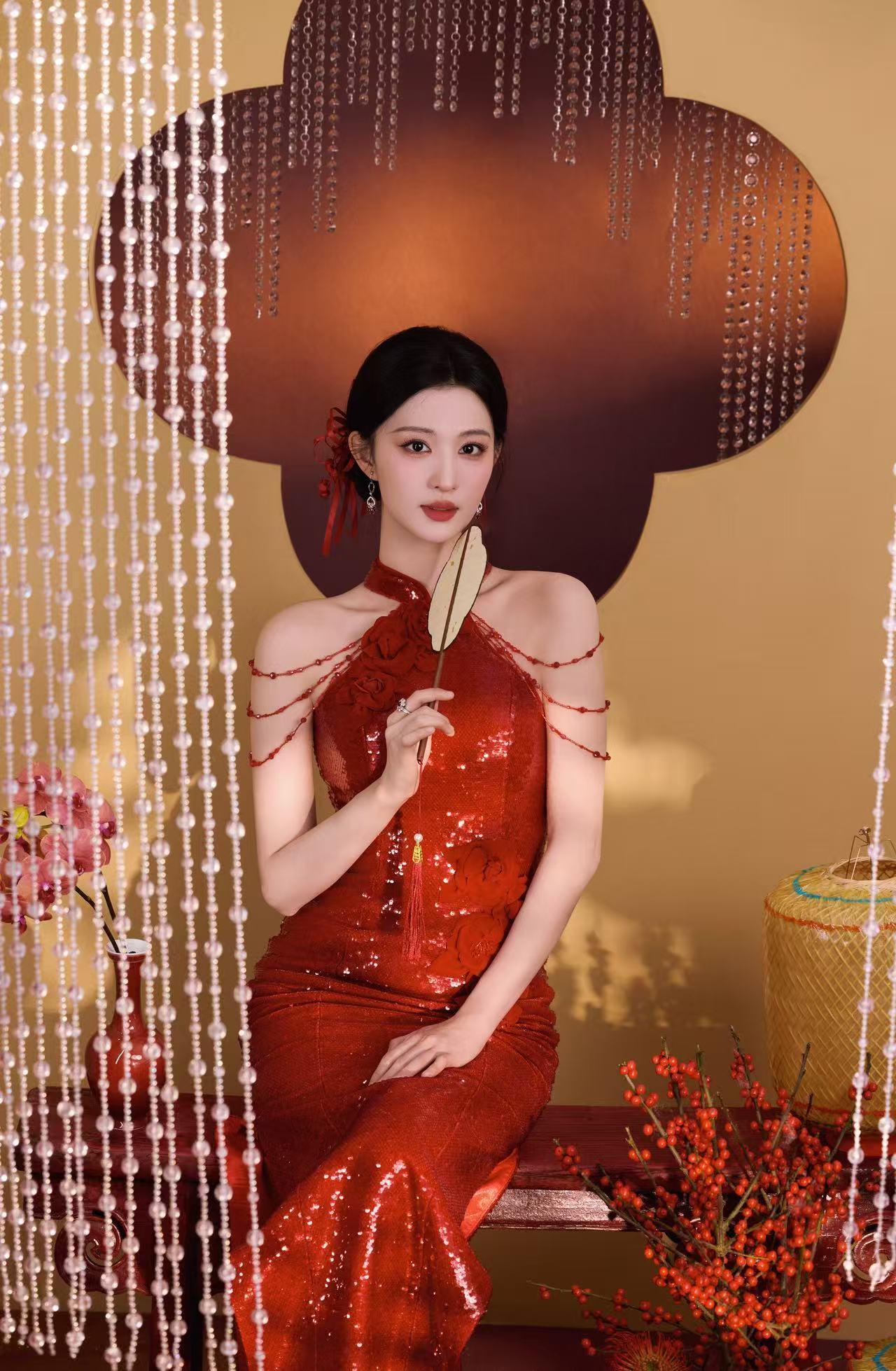 王楚然新春第一朵富贵花王楚然新春第一朵富贵花！被王楚然这组央视春晚造型的细节拿捏