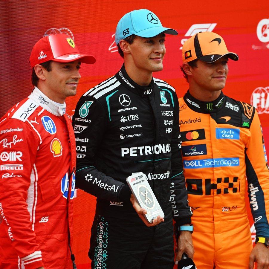 F1F1荷兰冲刺赛，拉塞尔一路领先夺得冠军。比赛过程相对平静，积分区中只有勒克莱