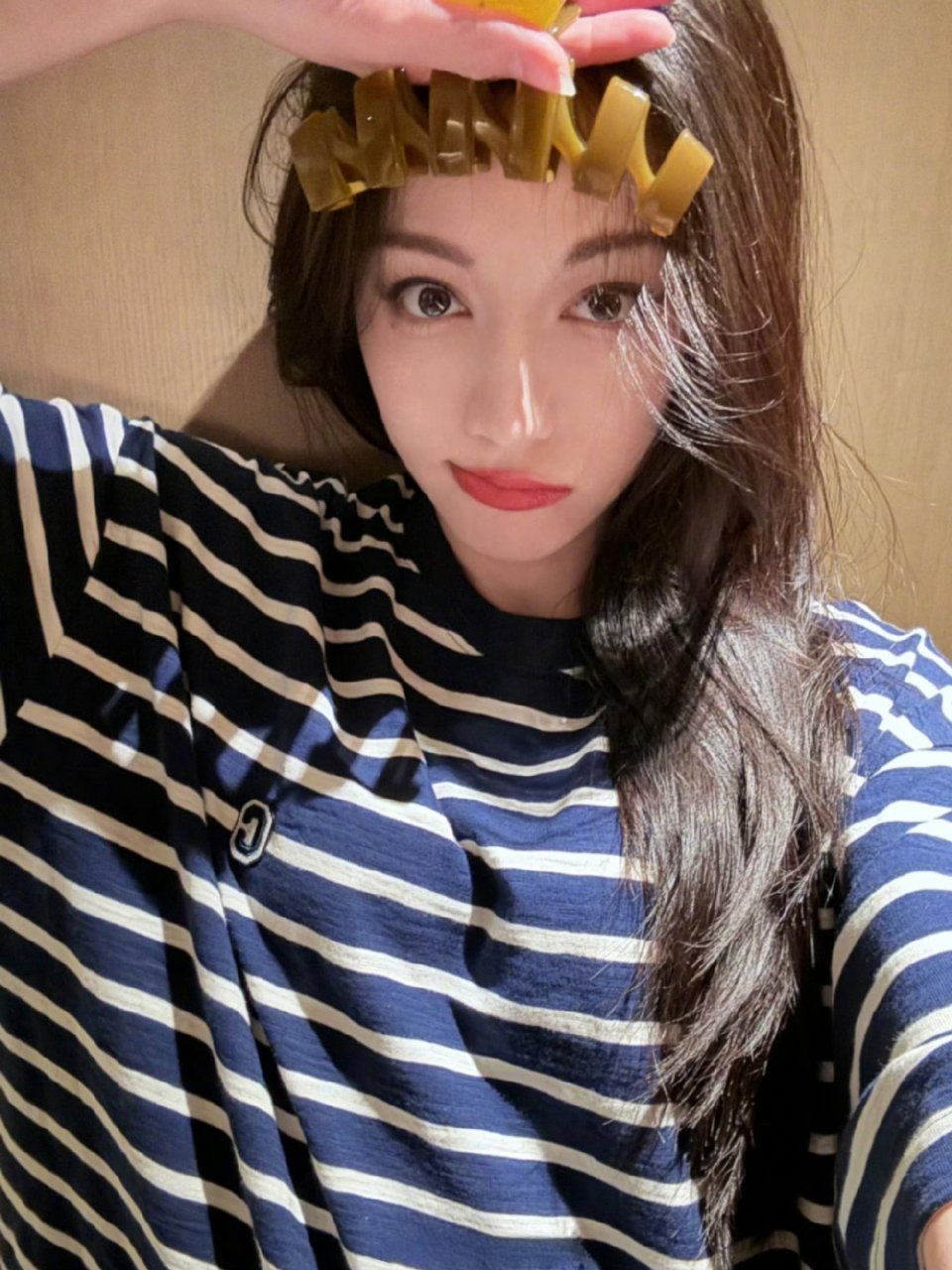 #迪丽热巴[超话]#迪丽热巴这张脸真的是很受上天的眷顾啊，女娲造人的时候也太宠爱