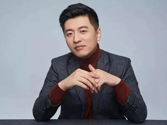 原来这个大鹏老师不仅背刺前东家，竟然还私下撬老东家的生源，这在职场是大忌吧。
