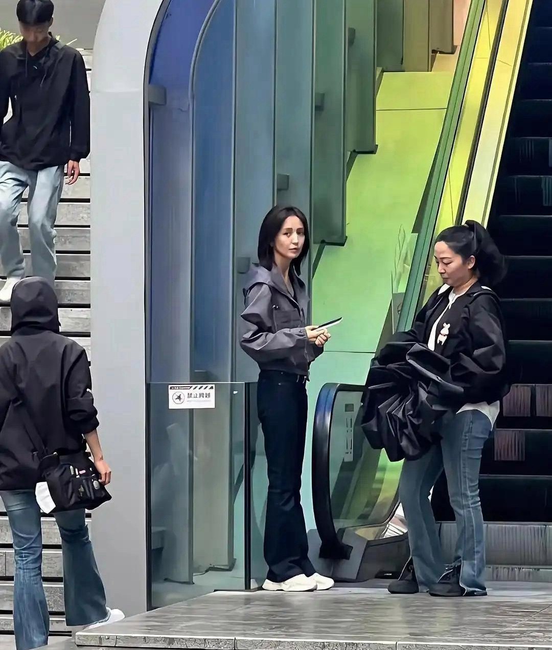 简直不敢相信，女神瘦的都有点脱相了 