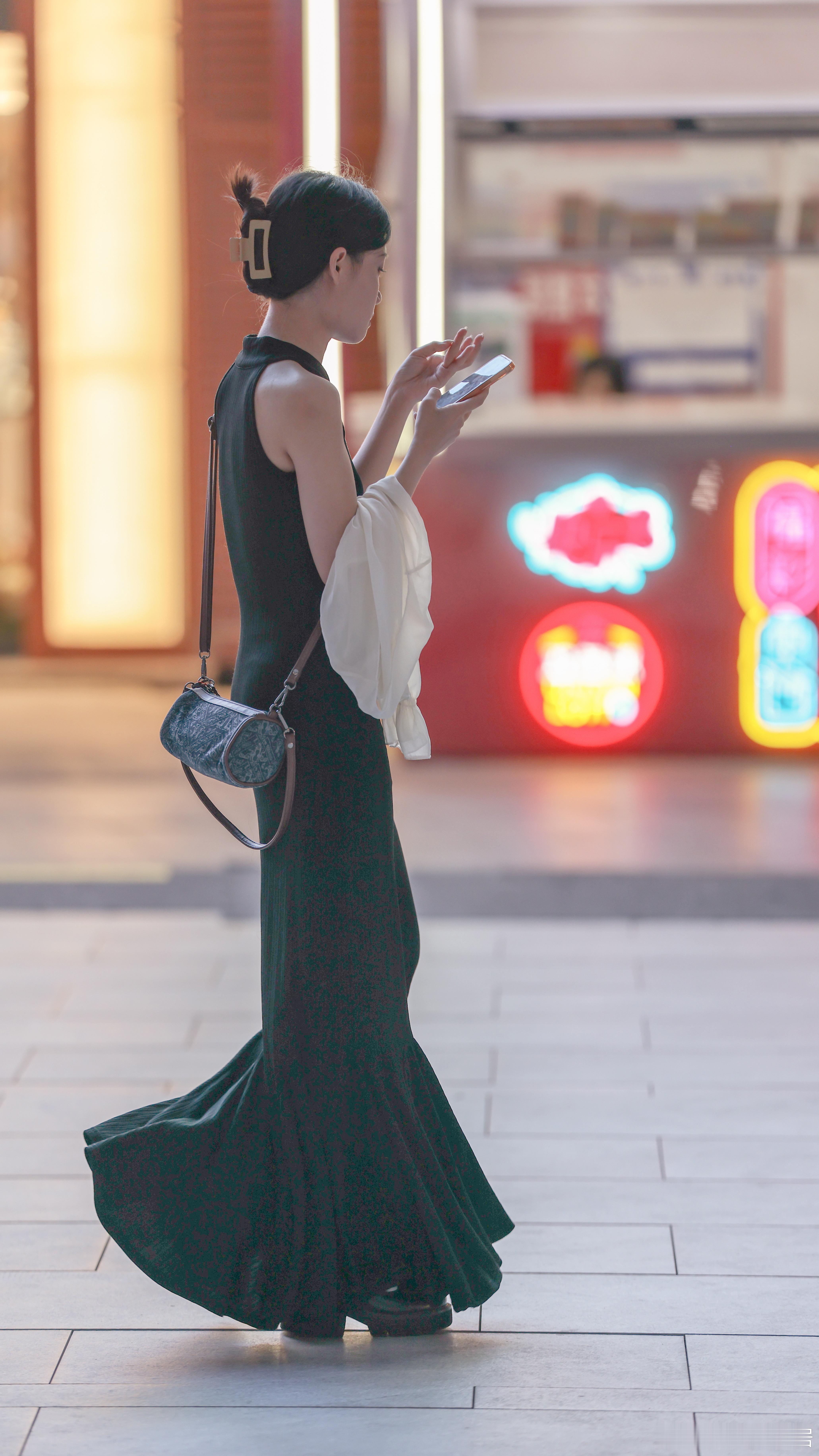 有点剪影的感觉。。 ​​​