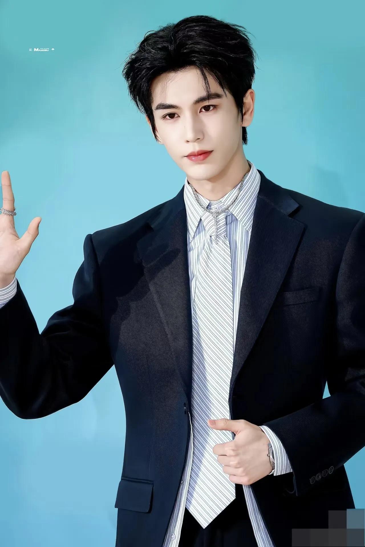 张凌赫呀张凌赫
 
你藏的可是够深的
 
让张凌赫来主持白玉兰奖的人，可真是个人