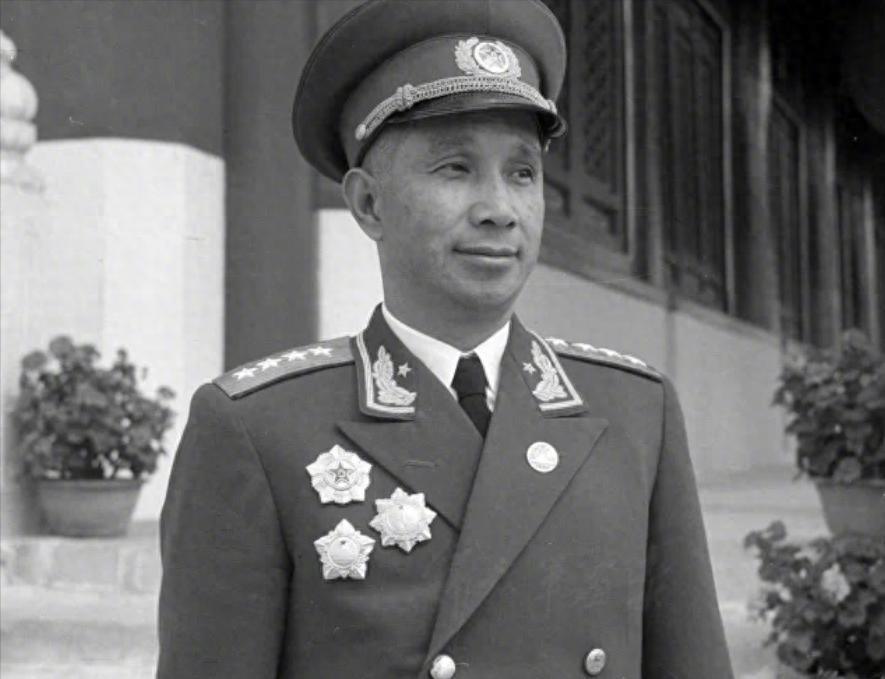 华东野战军主力深陷险境，27万人生死悬于一线，粟裕四天四夜未合眼如何力挽狂澜？