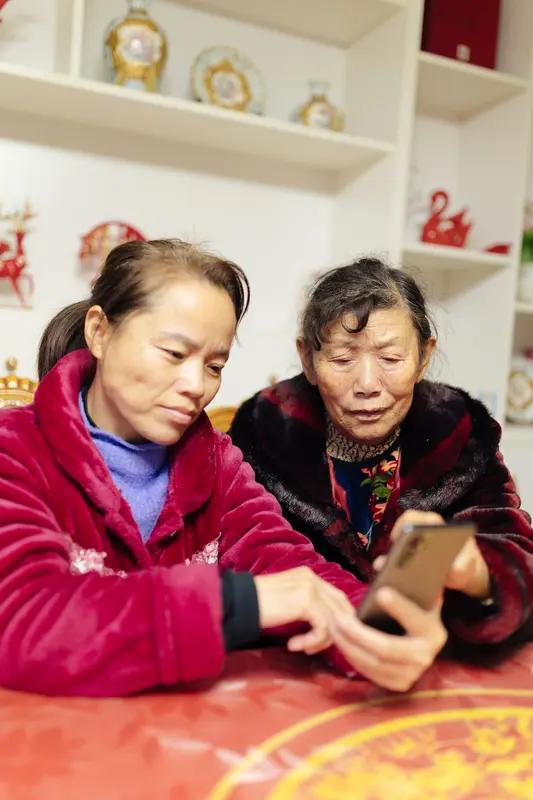 结婚后才懂，姑嫂关系比婆媳还难相处
 
本以为进门就是一家人，真心对待就能和睦相