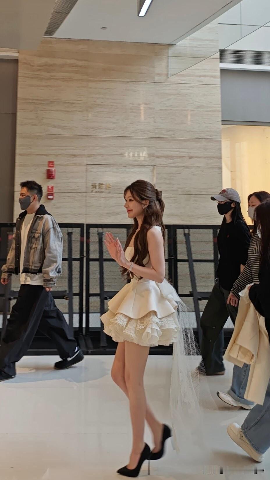 优雅气质，黑白配，时尚穿搭，气质女神