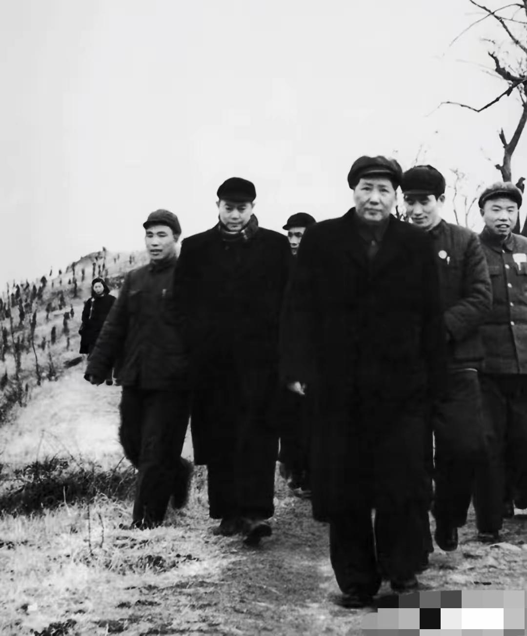 真是没想到啊，某些人怕是肠子都悔青了吧！当年费尽心机抹黑否定毛主席，妄图歪曲历史