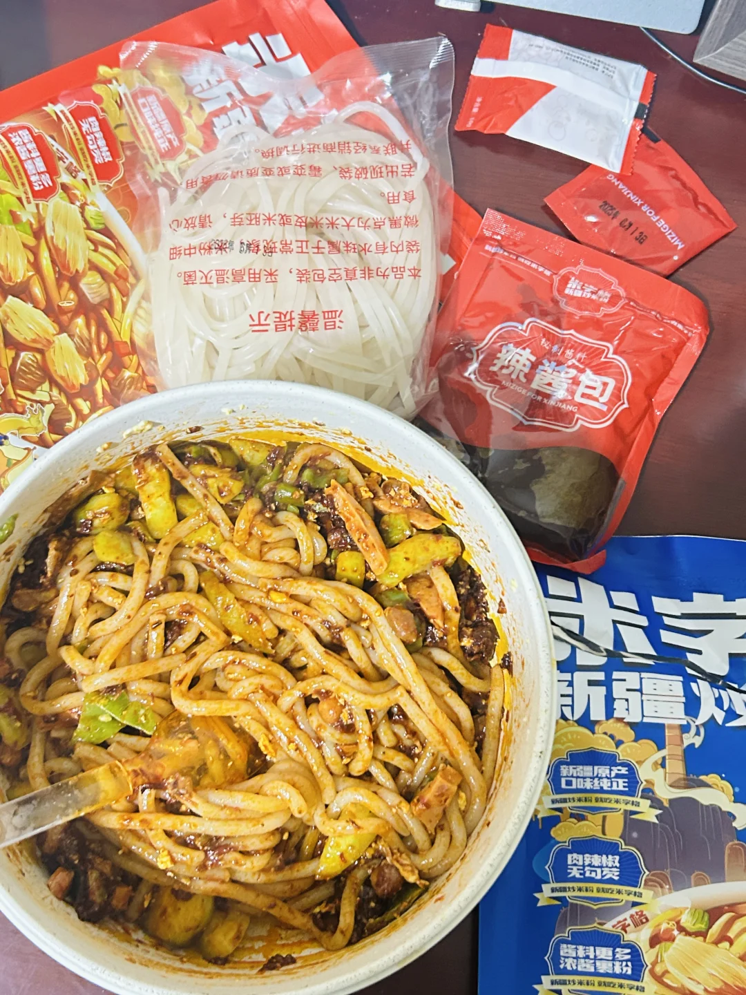 谁懂啊！新疆炒米粉这口直接魂穿乌鲁木齐！