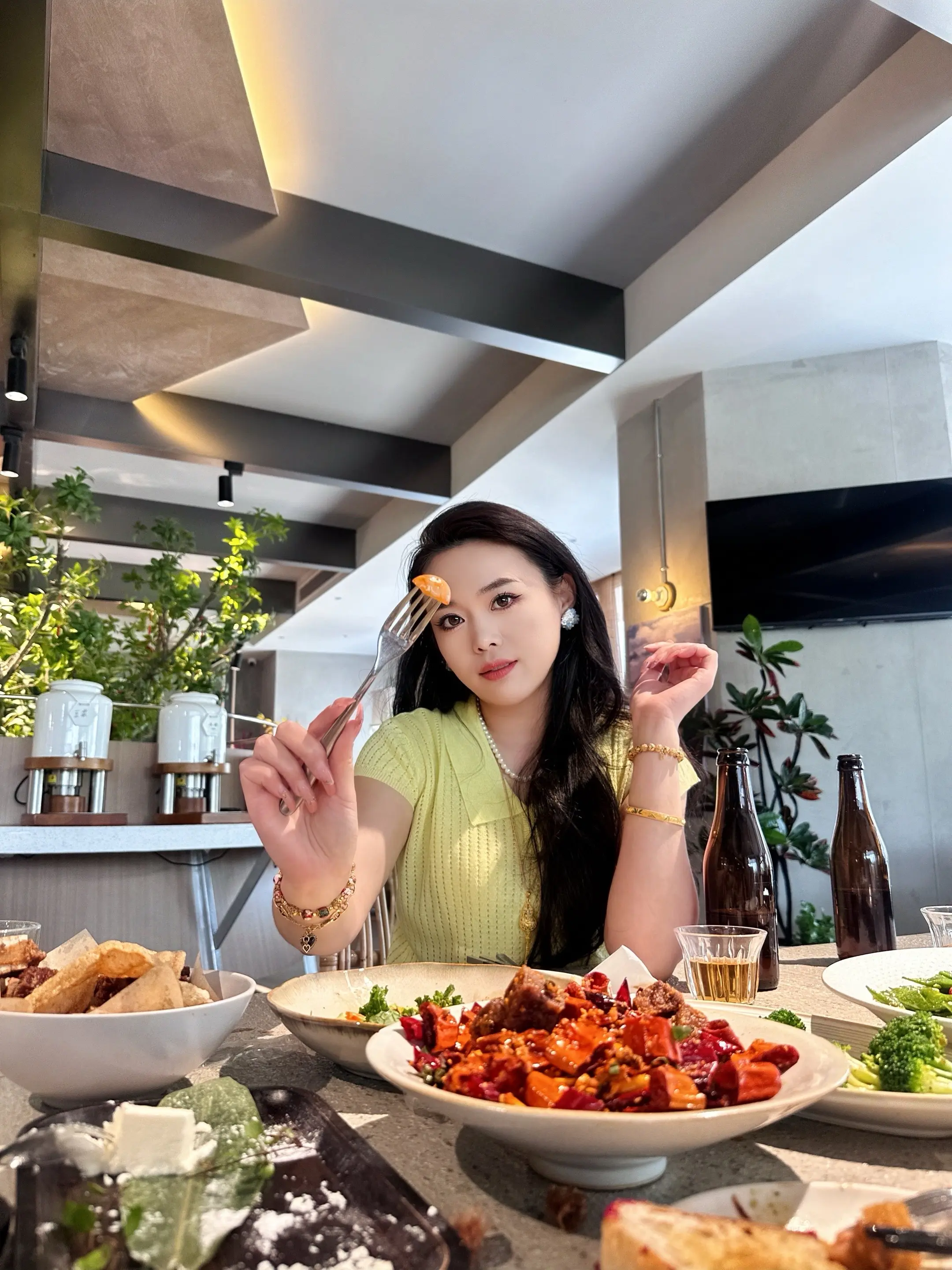 生活就是用三分的甜冲淡七分的苦 如果有万难万险，那就来吧 只要脚步坚定...