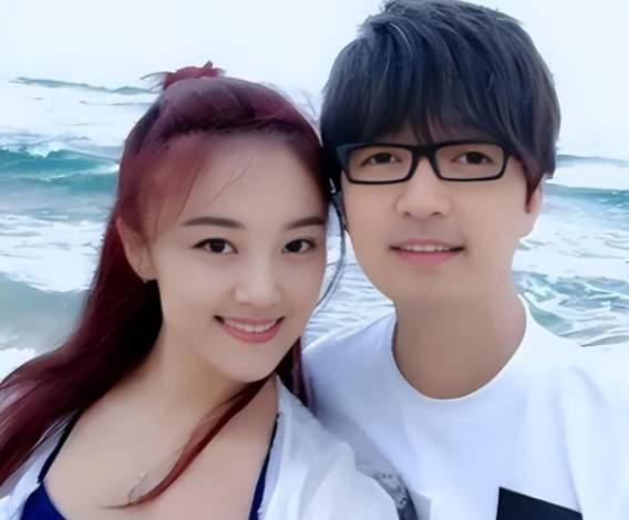 玖月奇迹离婚的事，大家最意外的不是感情走到头，而是王小海的处理方式。

两人当年