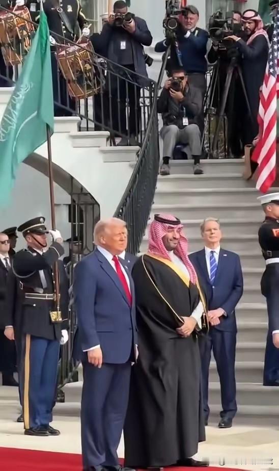 沙特王储到了美国，对美国的投资由6000亿美元增长到1.3万美元！这就是我们每天