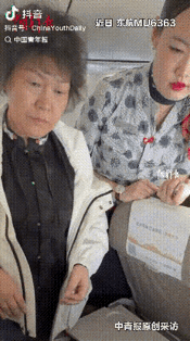 “太绝了！”东航航班上，中医阿姨王艳平一针救回突发急症女孩，这操作直接看哭网友！