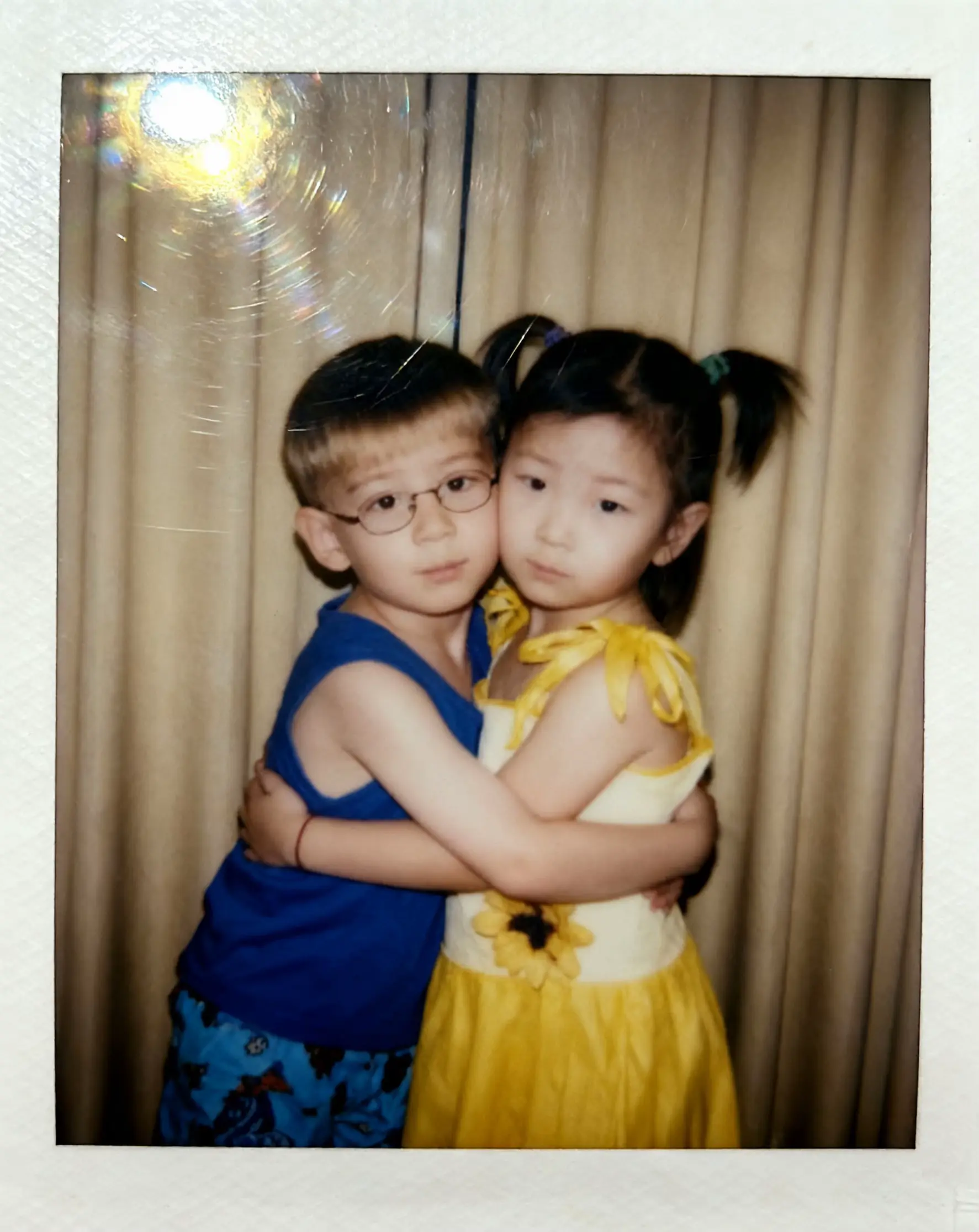 小时候的我们一定想不到长大后会爱上一个远在大洋彼岸的人吧