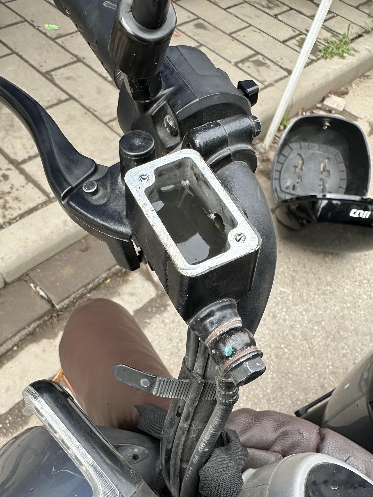 第一次看到电动车🛵的机油（刹车油）[奸笑]