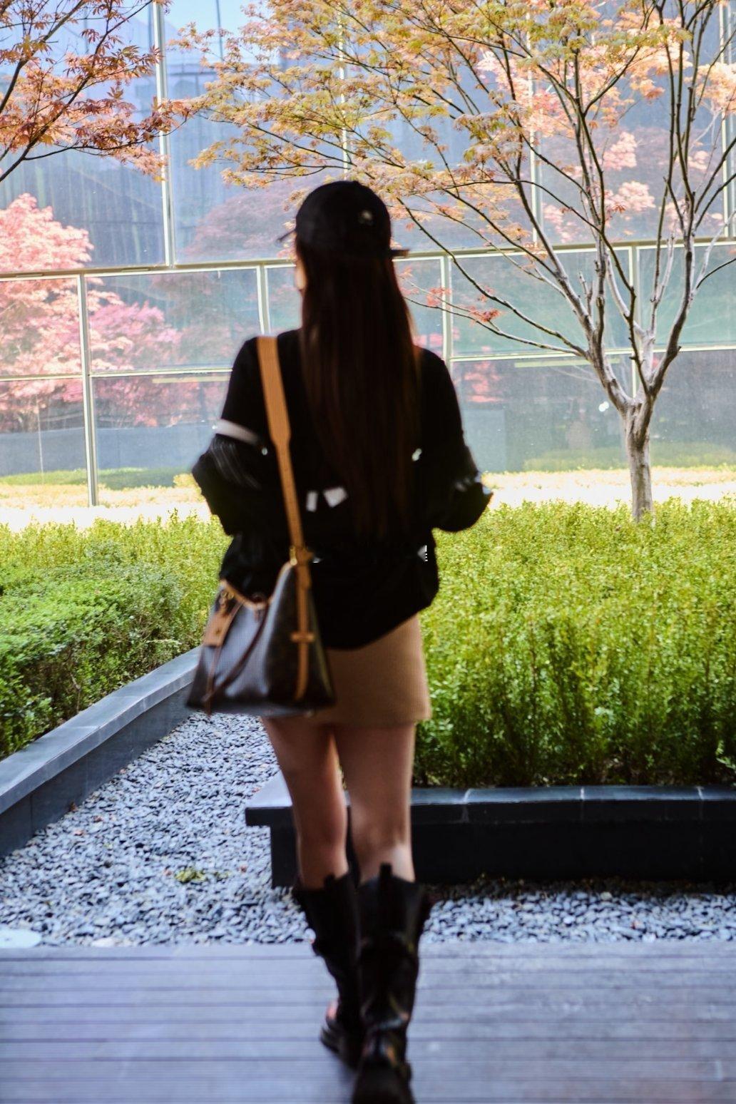 以后只发自己生活，感兴趣的话题。续火花，回访照旧。愿意的继续互粉，不愿意的可双！