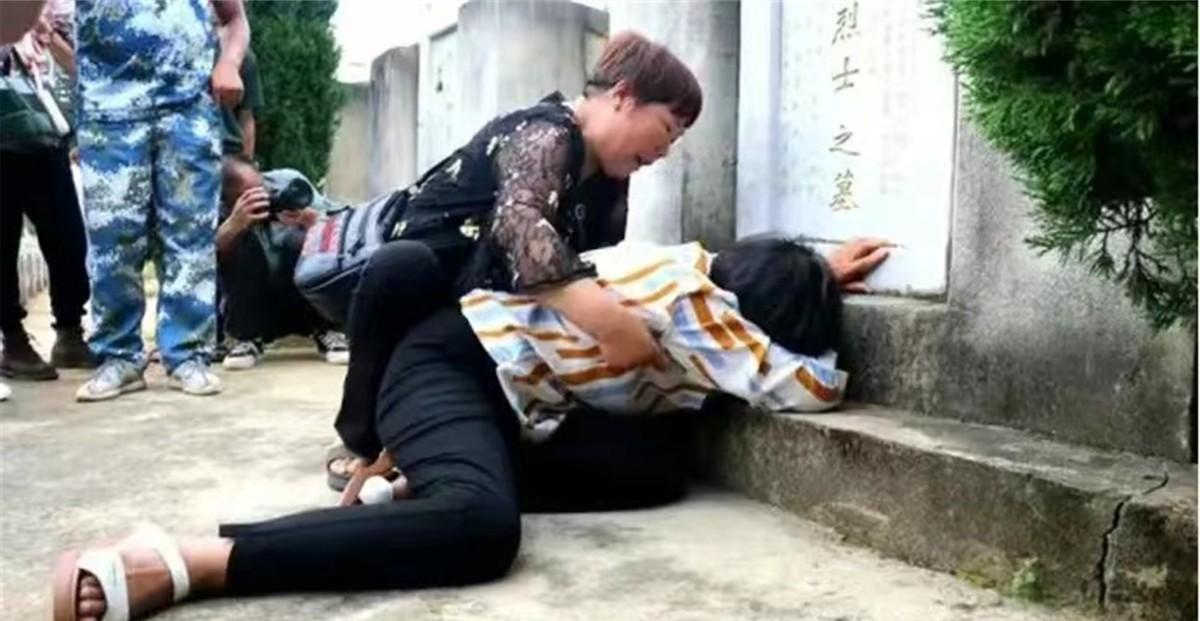 1984年，接到新婚丈夫牺牲在老山战场噩耗时，谢玉花毫不犹豫改嫁大伯哥。

消息