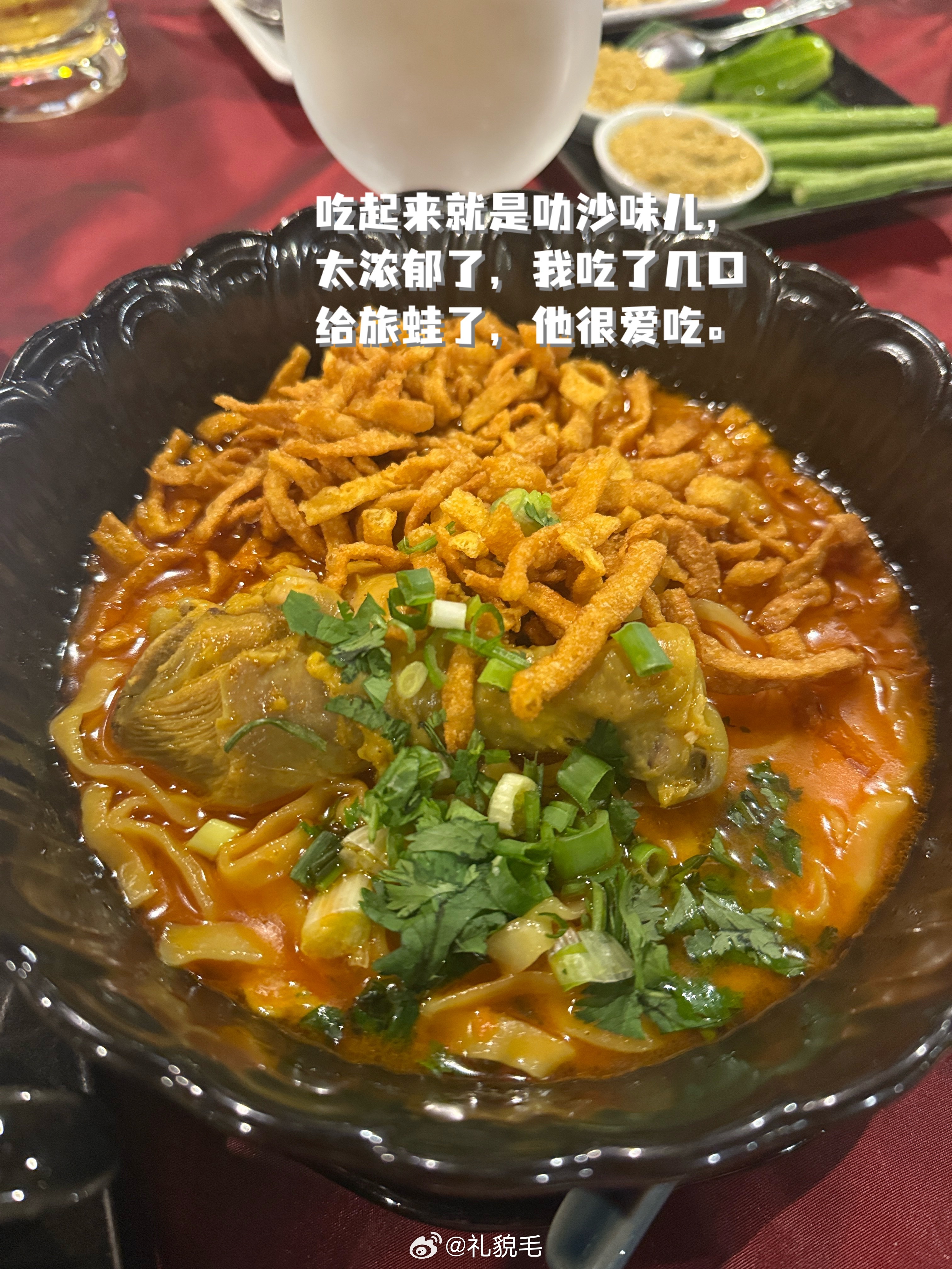 旅蛙找的正宗泰北菜实在太过正宗了，先是废了巨大的力气理解菜单然后上了一堆莫名料理