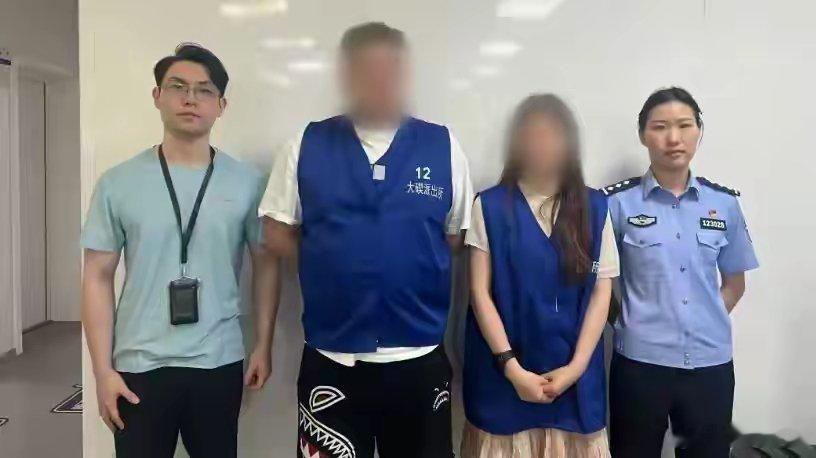 宁波夜市夫妻拿西瓜砸水果摊主事件7月28日晚，宁波北仑大碶街道夜市，因挑瓜起争执