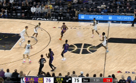 拉塞尔追身三分已轰下26分，上首发，就是不一样！
北京时间1月14日，湖人与爵士