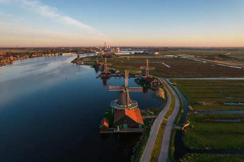 荷兰从格陵兰撤军，就是在特朗普关税威胁下的无奈之举。2026年1月17日，特朗普