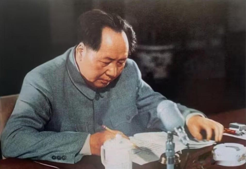⚡锐意进取，永不止步！🙏缅怀伟大领袖毛主席，汲取奋进力量，传承不朽精神！
 