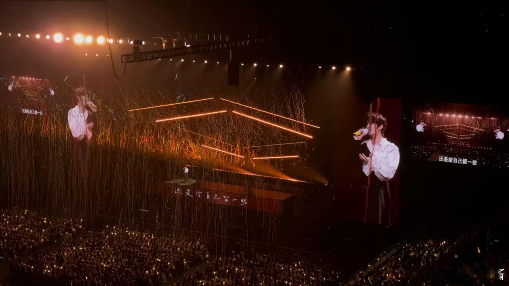 张远南京演唱会上座率 张远南京演唱会座无虚席，无数歌迷奔赴现场，场内人潮涌动，演